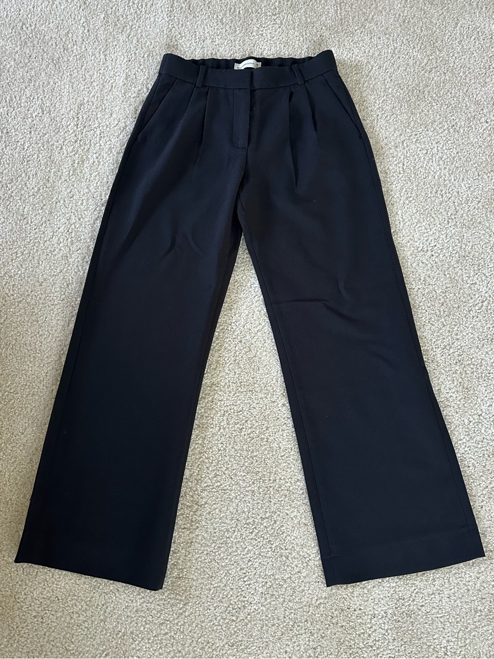 A&F Sloane Low Rise Tailored Wide Leg Pant in Black (26R)